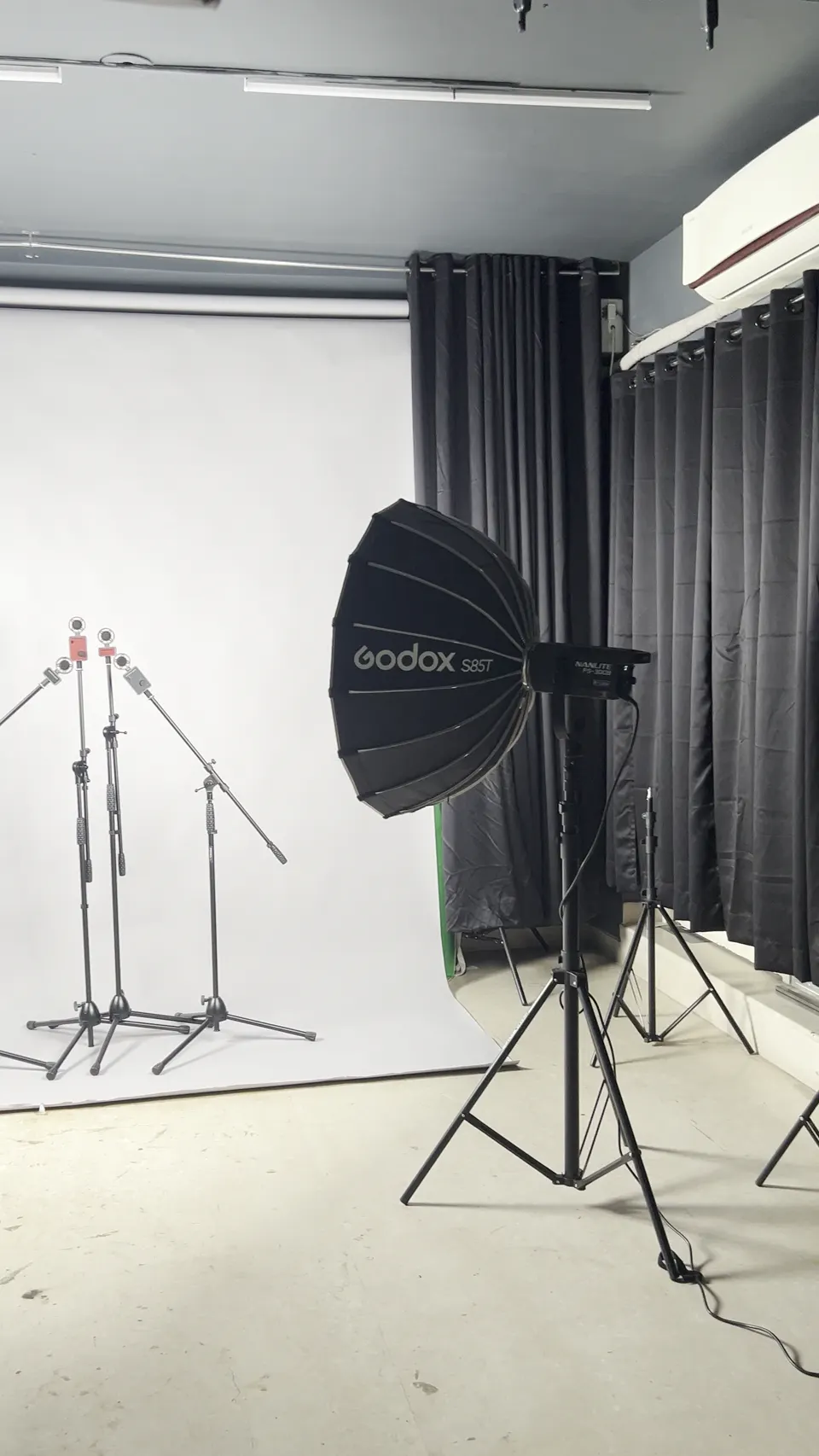 Softboxes, stands and lighting equipment arranged together